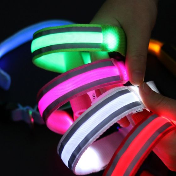 犬首輪 夜間安全LED発光 充電式 三段階点灯モード調節式犬首輪