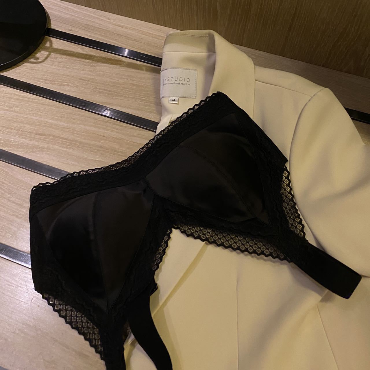 ナイトブラ 繊細レース付き美胸ナイトブラ