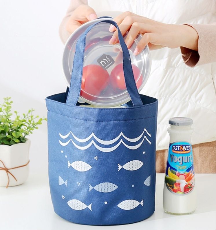  魚柄がかわいい保冷ランチバッグ巾着付き