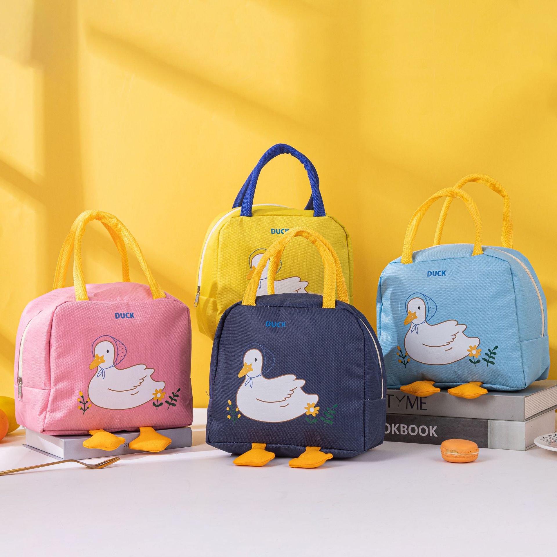 ランチバッグ アヒル刺繍の可愛い　保冷