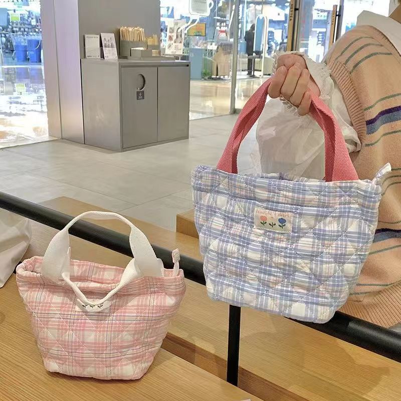 ランチバッグ 花刺繍チェック柄キルティング保冷ランチバッグ