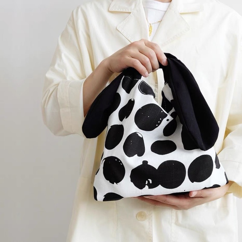 いちご柄チェック布製手提げランチバッグ