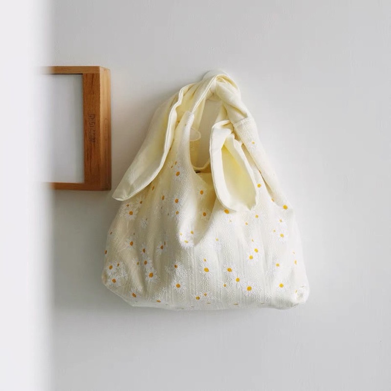 いちご柄チェック布製手提げランチバッグ