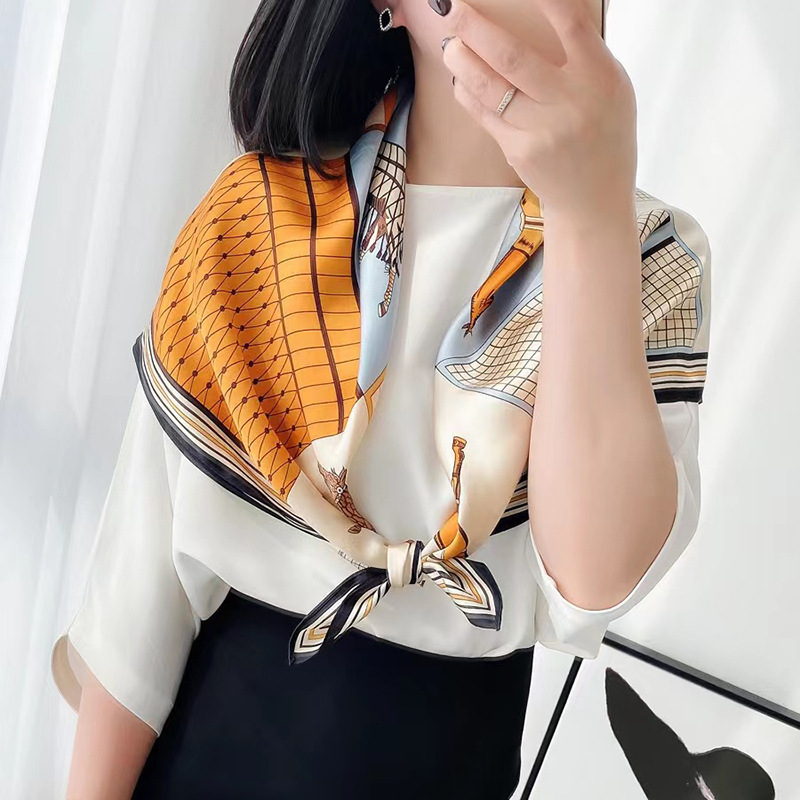 https://fulmo-img-server.com/luxyscarf/07a6b9d3-62ca-4517-beb4-6fa3f724b903.jpg