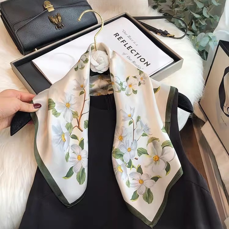 https://fulmo-img-server.com/luxyscarf/0ae6238f-b11a-40e7-b827-abf85695a0bd.jpg
