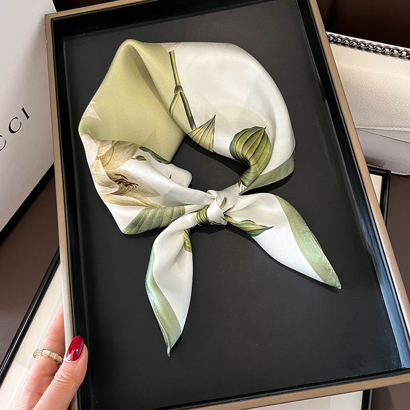 https://fulmo-img-server.com/luxyscarf/121ddcd5-e107-4c8f-affa-f5ae0c096687.jpg