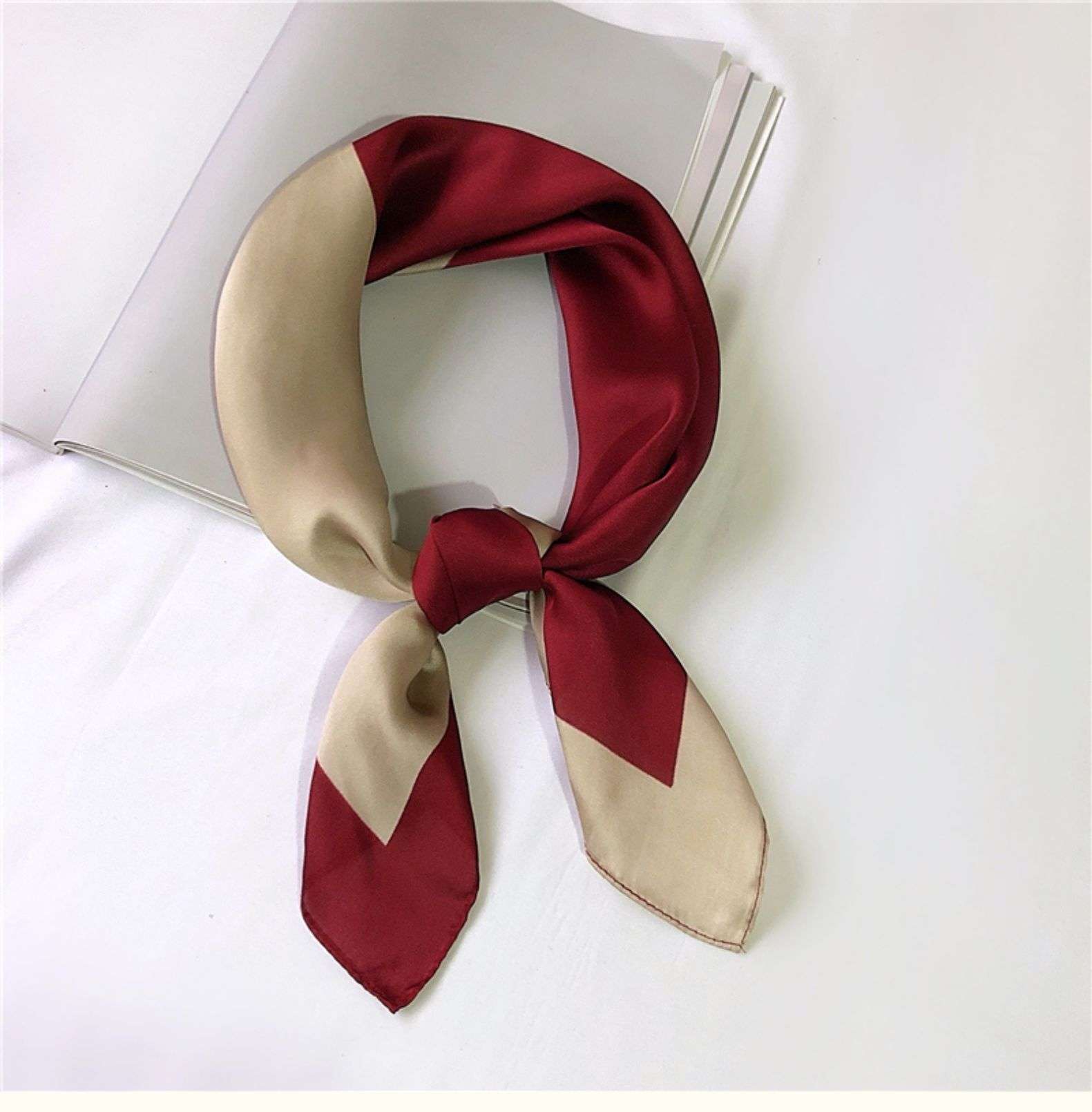https://fulmo-img-server.com/luxyscarf/1301c21561b84601a2515652cb4c18b7.jepg