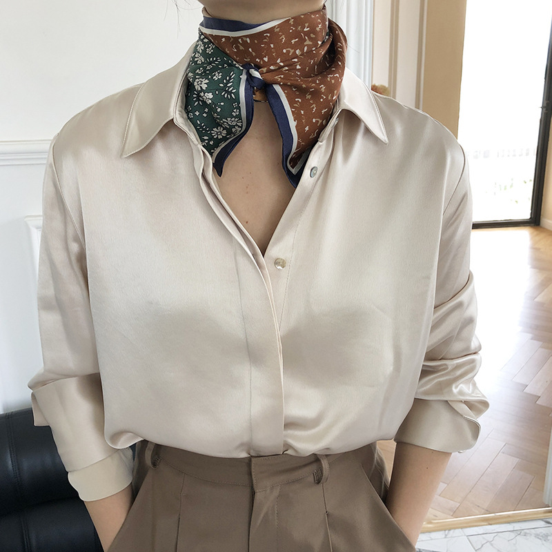 スカーフ 花柄とドット柄の上品なシルク風正方形スカーフ