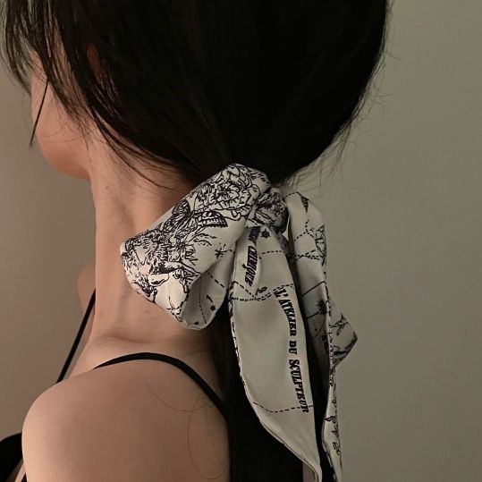 https://fulmo-img-server.com/luxyscarf/1759125637849_sik4hh4c_761s31bl.jpeg