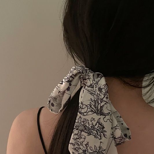 https://fulmo-img-server.com/luxyscarf/1759125665021_l5wbilpt_k1alfbby.jpeg