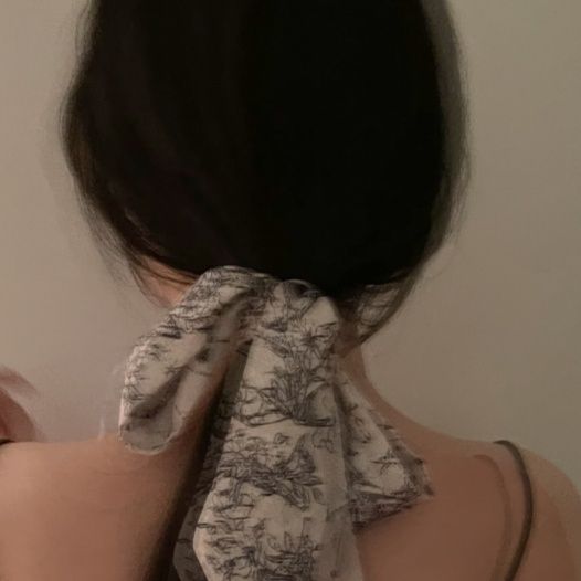 https://fulmo-img-server.com/luxyscarf/1759125679365_22m3qzbq_keu0ai6u.jpeg