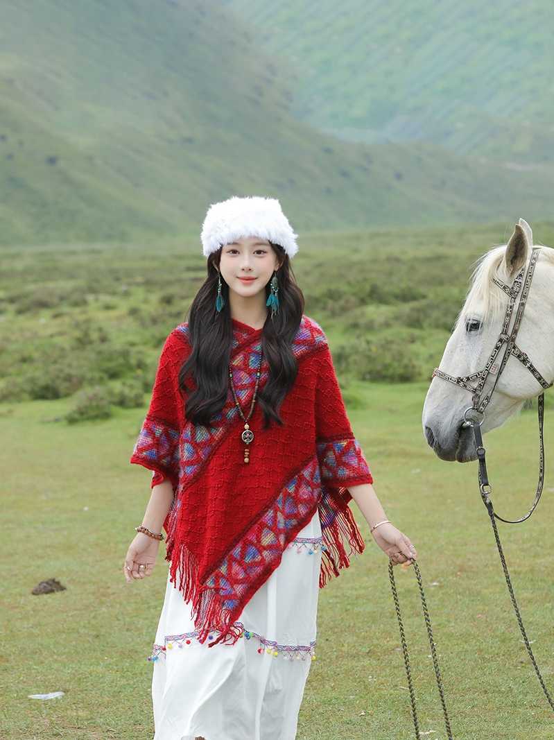 スカーフポンチョで暖かさとおしゃれを両立｜おすすめ5選