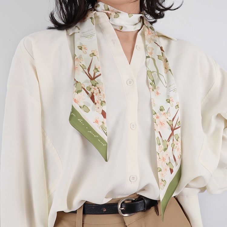 スカーフ 桜の花びら舞い踊る上品な絹製スカーフ