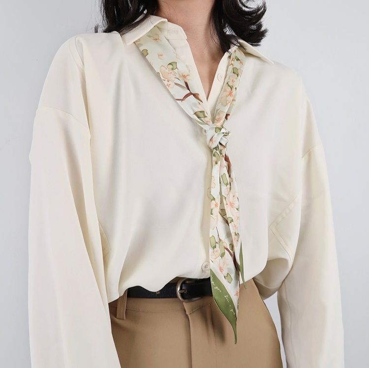 スカーフ 桜の花びら舞い踊る上品な絹製スカーフ