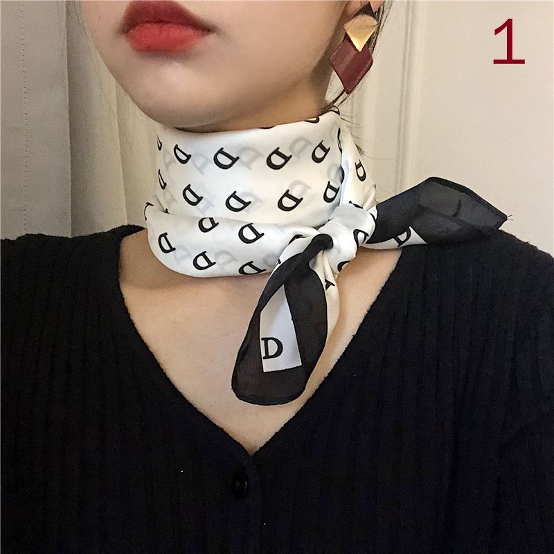 スカーフ 上品な水玉模様とチェック柄のシルク正方形スカーフ