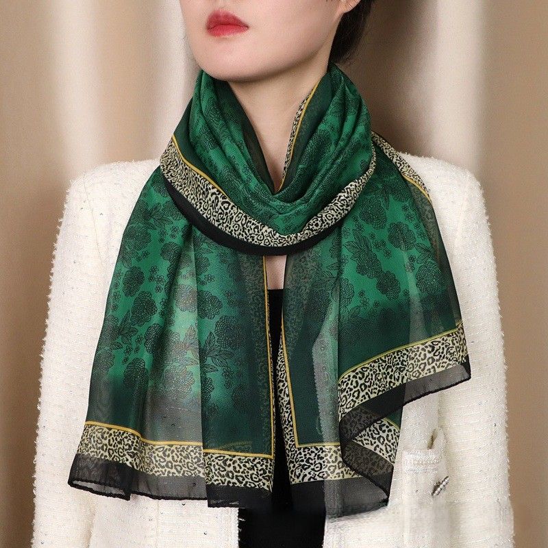 スカーフ 豹柄縁取り花柄シルク風ロングスカーフ