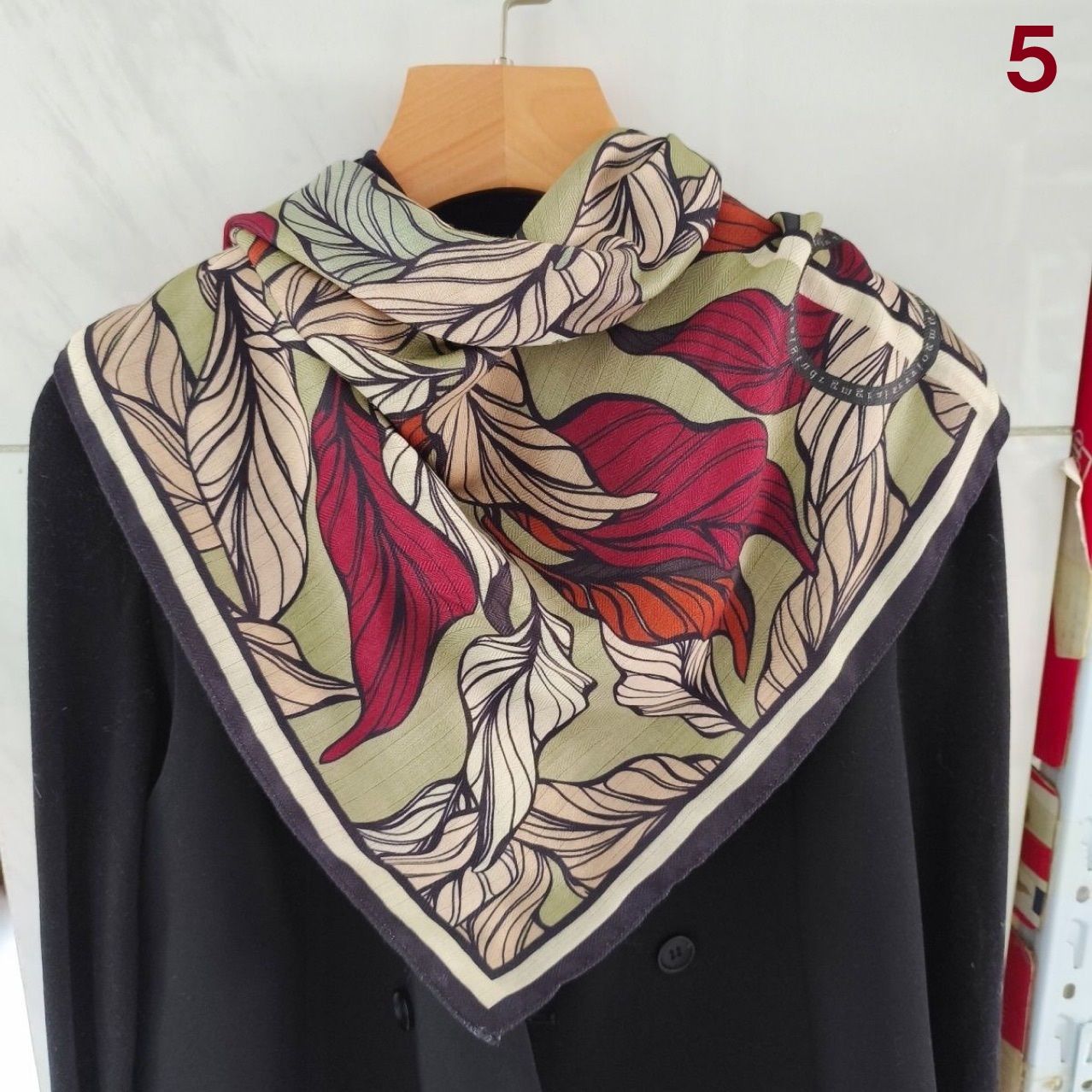 スカーフ エレガント植物柄シルク調正方形スカーフ