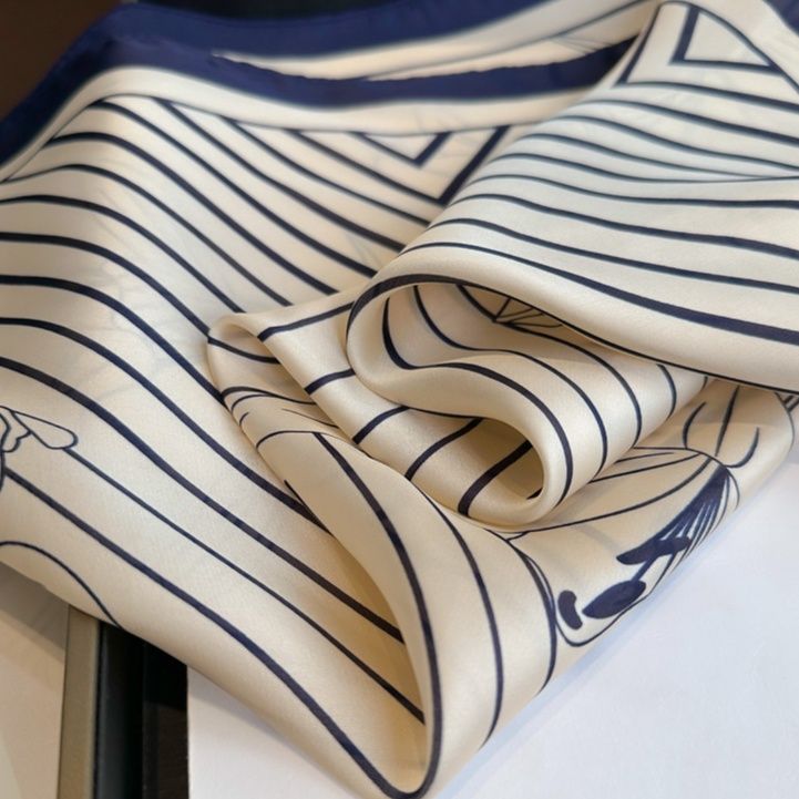 スカーフ 百合柄幾何学模様縁取りシルク調スカーフ