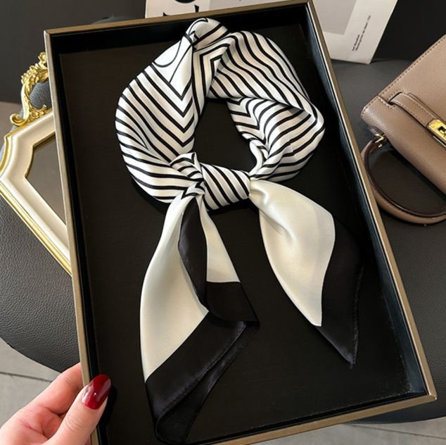 スカーフ 幾何学模様 モノトーンシルク調スカーフ