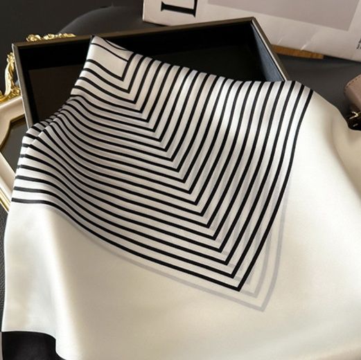 スカーフ 幾何学模様 モノトーンシルク調スカーフ