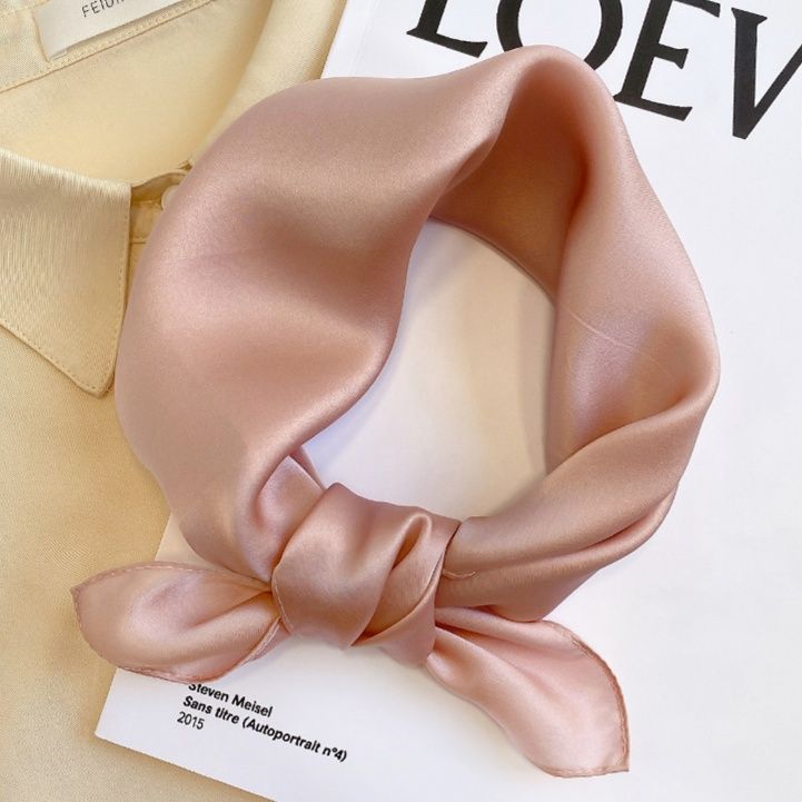 スカーフ 上質絹素材の無地スクエアスカーフ