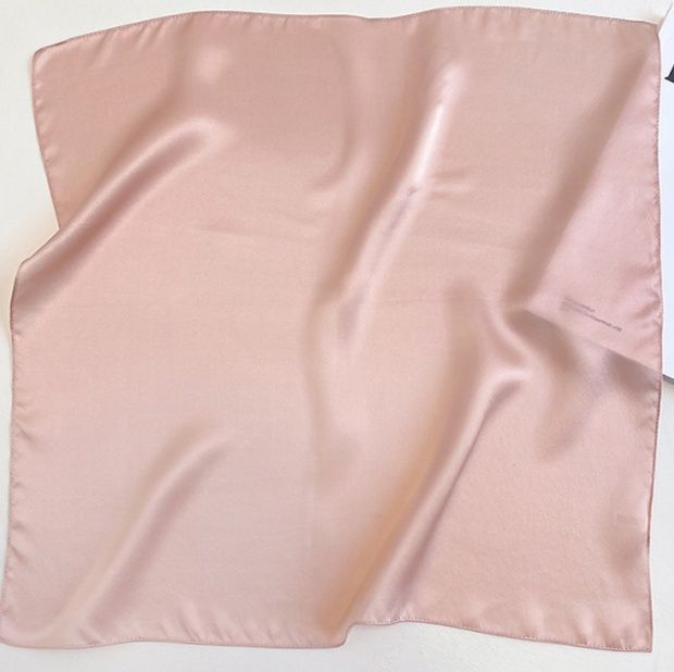 スカーフ 上質絹素材の無地スクエアスカーフ