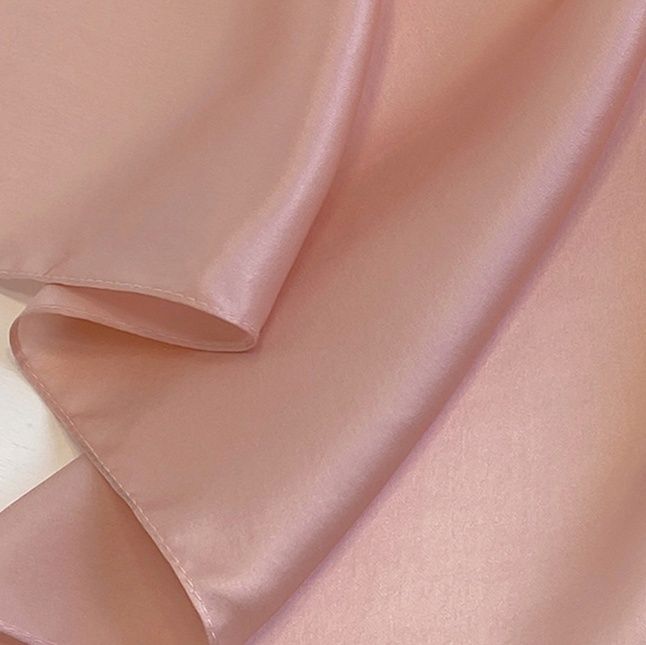 スカーフ 上質絹素材の無地スクエアスカーフ