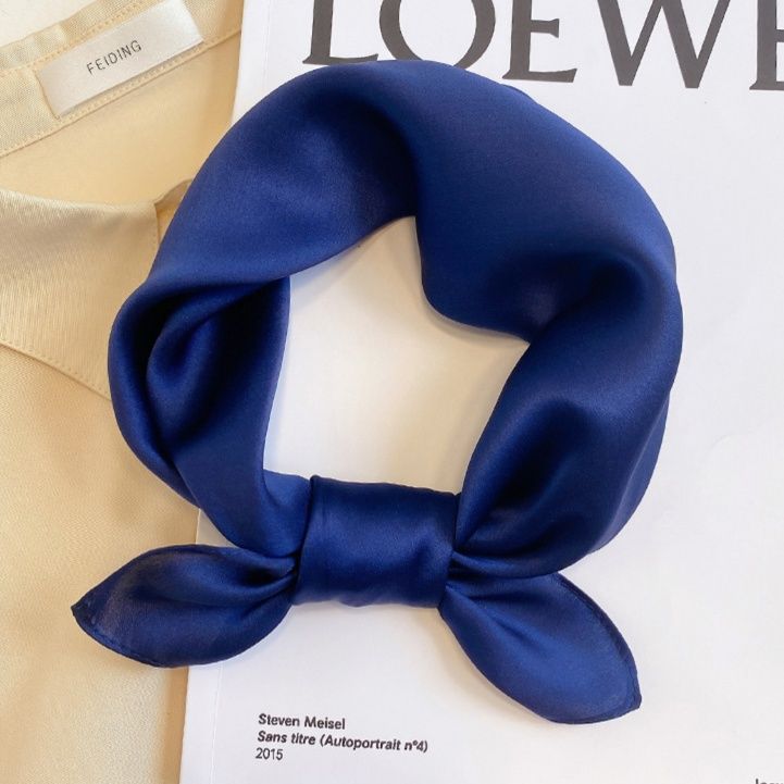 スカーフ 上質絹素材の無地スクエアスカーフ