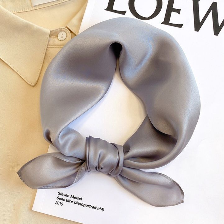 スカーフ 上質絹素材の無地スクエアスカーフ