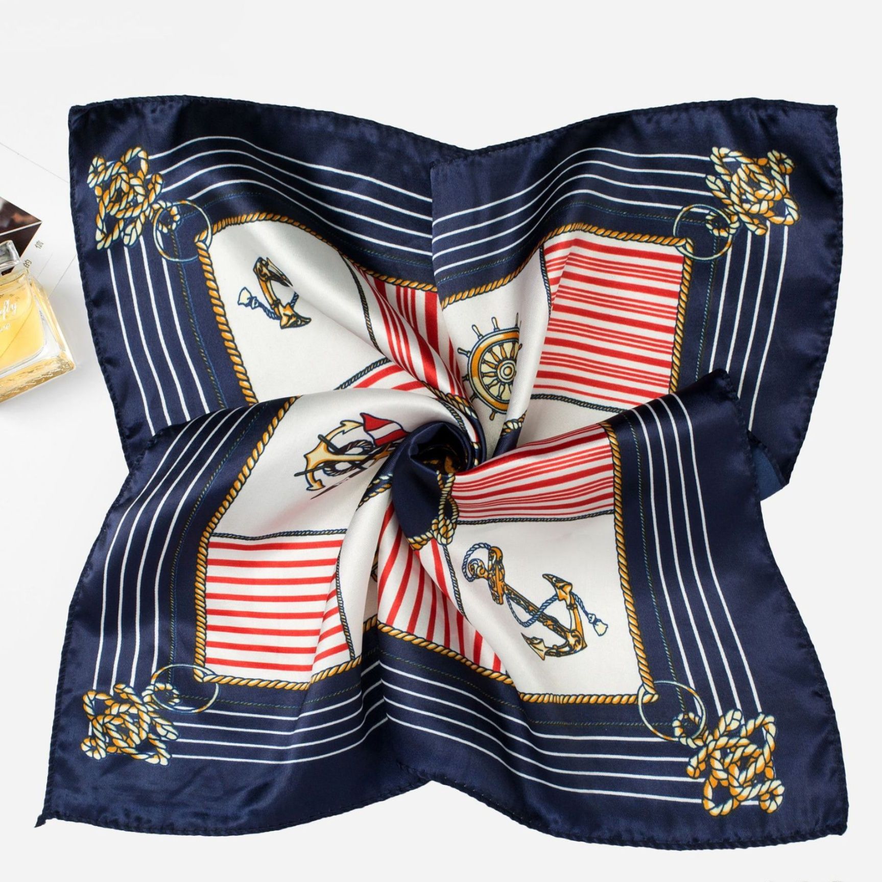 スカーフ 水玉とチェーン柄の華やか正方形　スカーフ