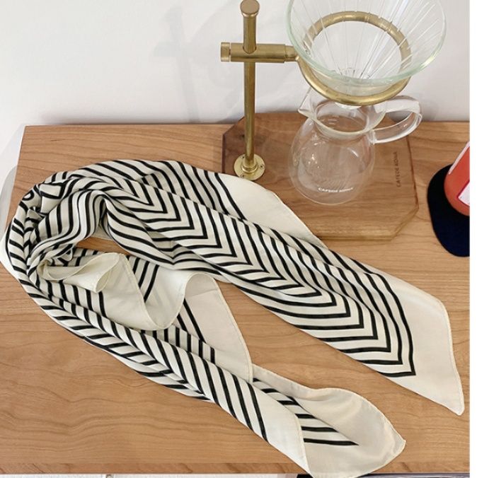 スカーフ ペイズリー柄エレガントサテンスカーフ