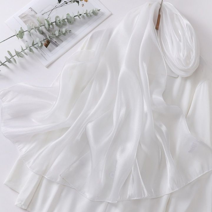 https://fulmo-img-server.com/luxyscarf/1787709474192_hku9c73e_3p6o7o4b.jpeg