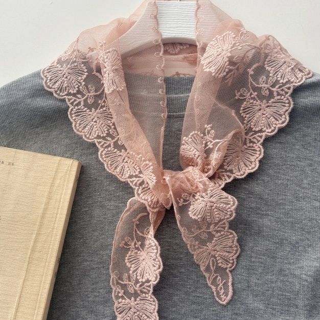 花刺繍レーススカーフ 繊細な透け感が上品な首元を演出