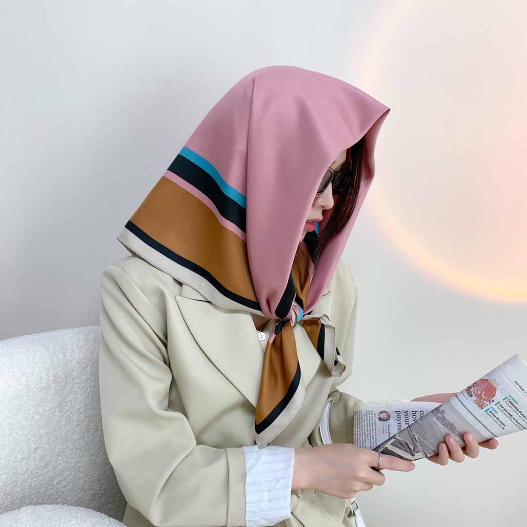 https://fulmo-img-server.com/luxyscarf/2adce737-1927-41da-a780-b705c3529516.jpg