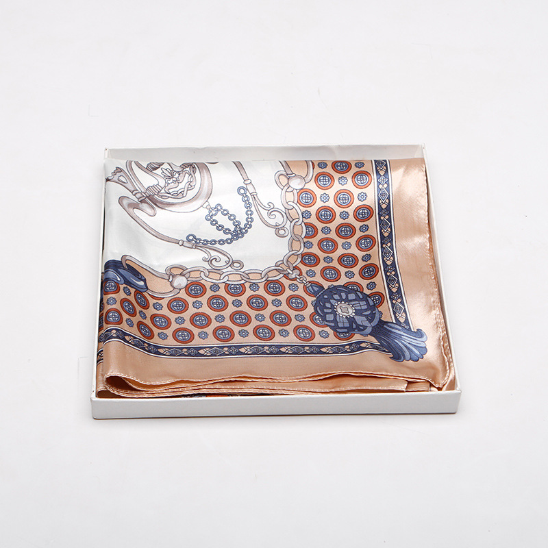 スカーフ 馬具と鎖柄の上品なシルクタッチ大判スカーフ