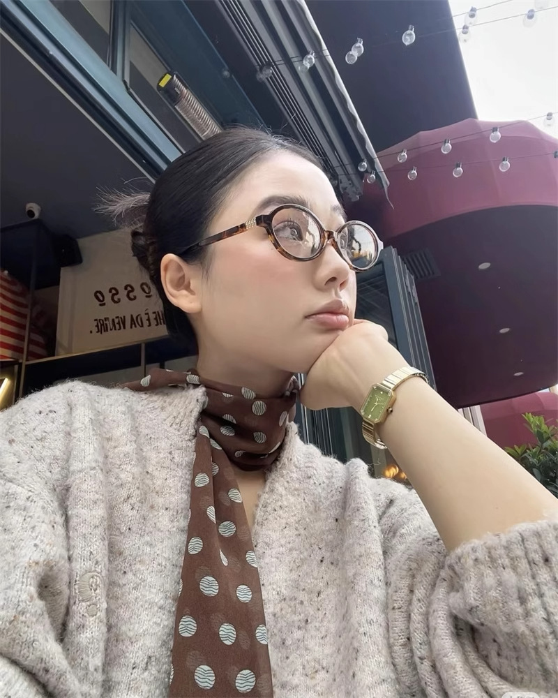 https://fulmo-img-server.com/luxyscarf/306aef03-8de3-47cf-b271-db44116a53a8.jpg