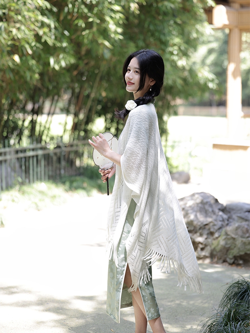 https://fulmo-img-server.com/luxyscarf/32490ac6-bac4-4a1c-887a-1c6a138ad889.jpg