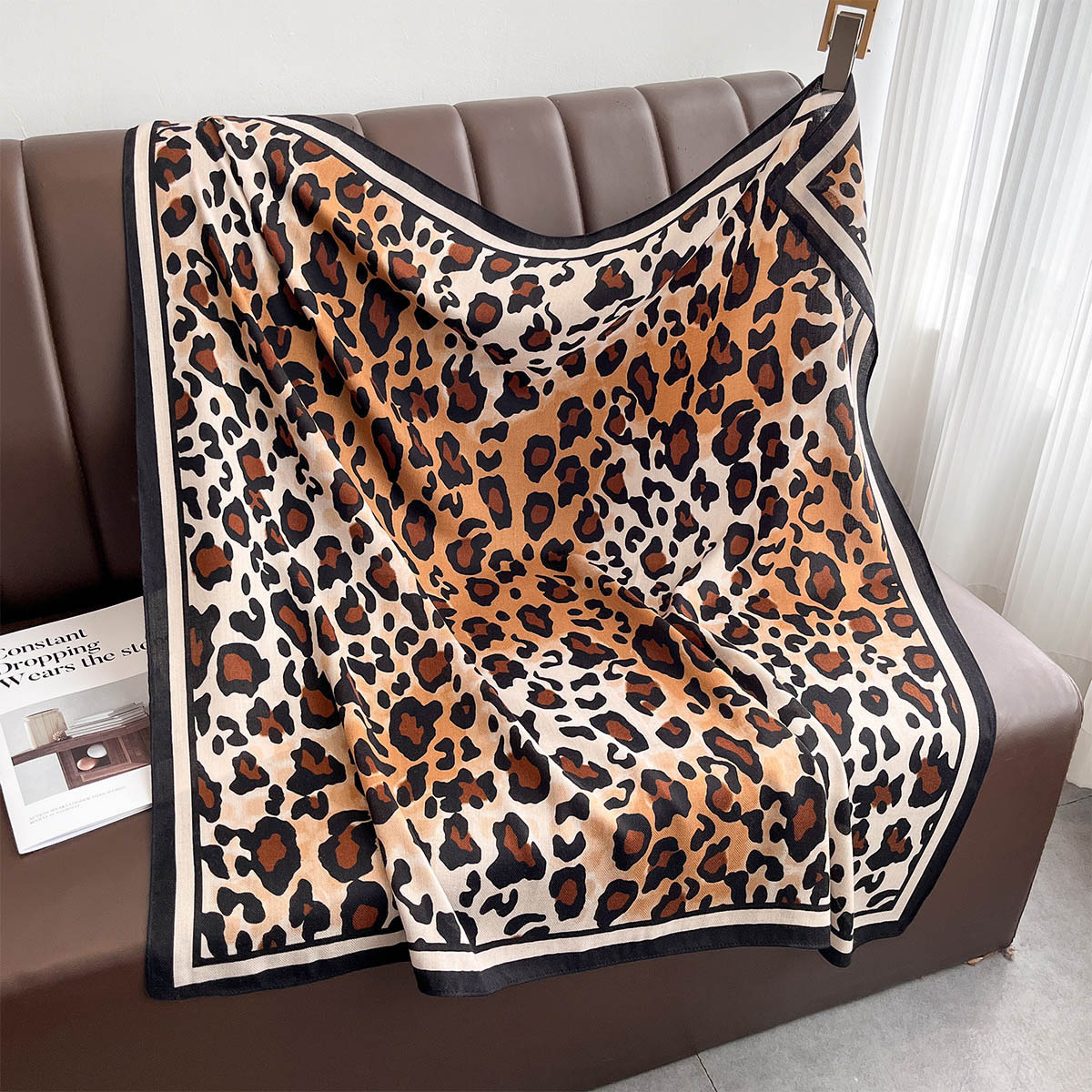 スカーフ レオパード柄スクエアスカーフ 九十センチ角 冷房対策にも