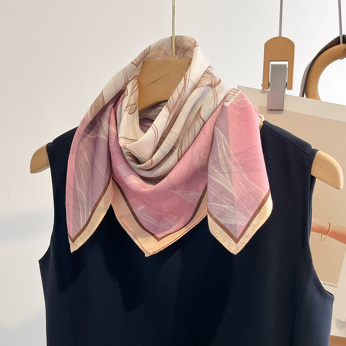 スカーフ 花弁の囁き シルクスカーフ