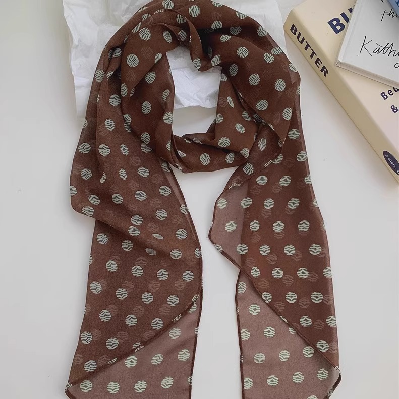https://fulmo-img-server.com/luxyscarf/466e3bc7-0975-48b5-96e9-fee9c561c5d1.jpg