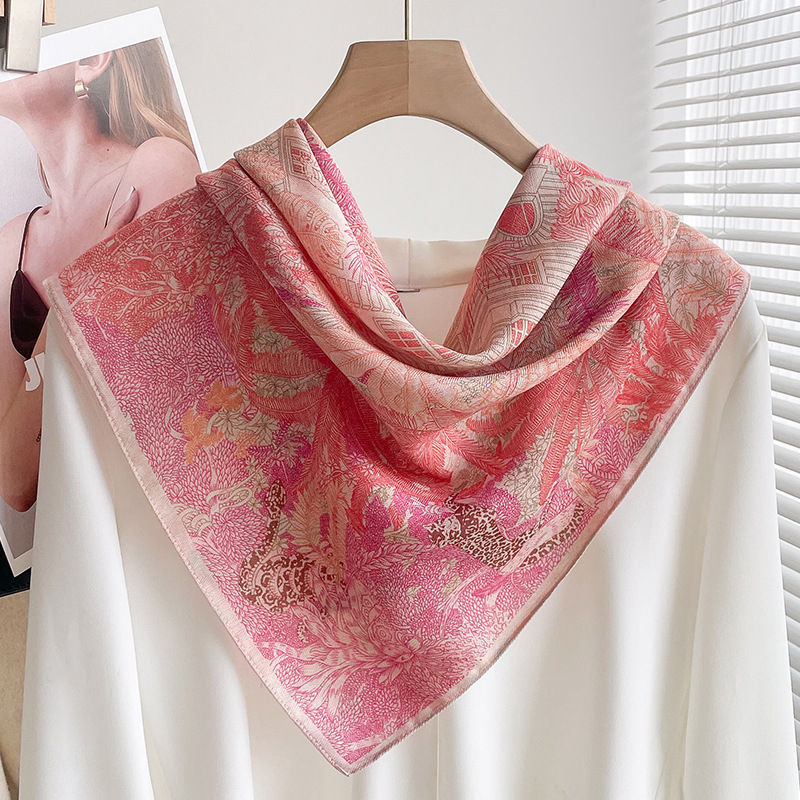 花柄刺繍入り上質シルク混紡正方形スカーフ
