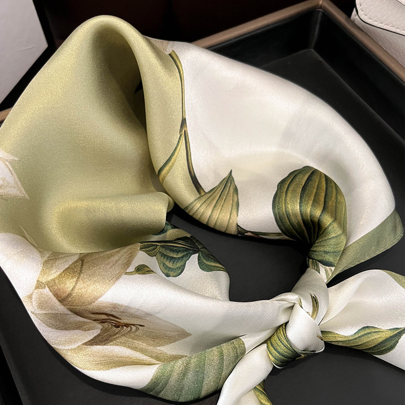 https://fulmo-img-server.com/luxyscarf/4bc51ab1-9e29-4b97-82e7-a9fb54f41ae7.jpg