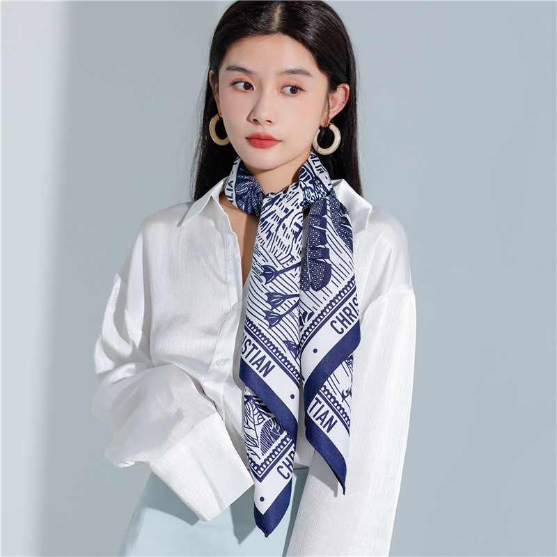 https://fulmo-img-server.com/luxyscarf/52c3710e-1cd8-4996-b03f-f3c6e0a18caa.jpg