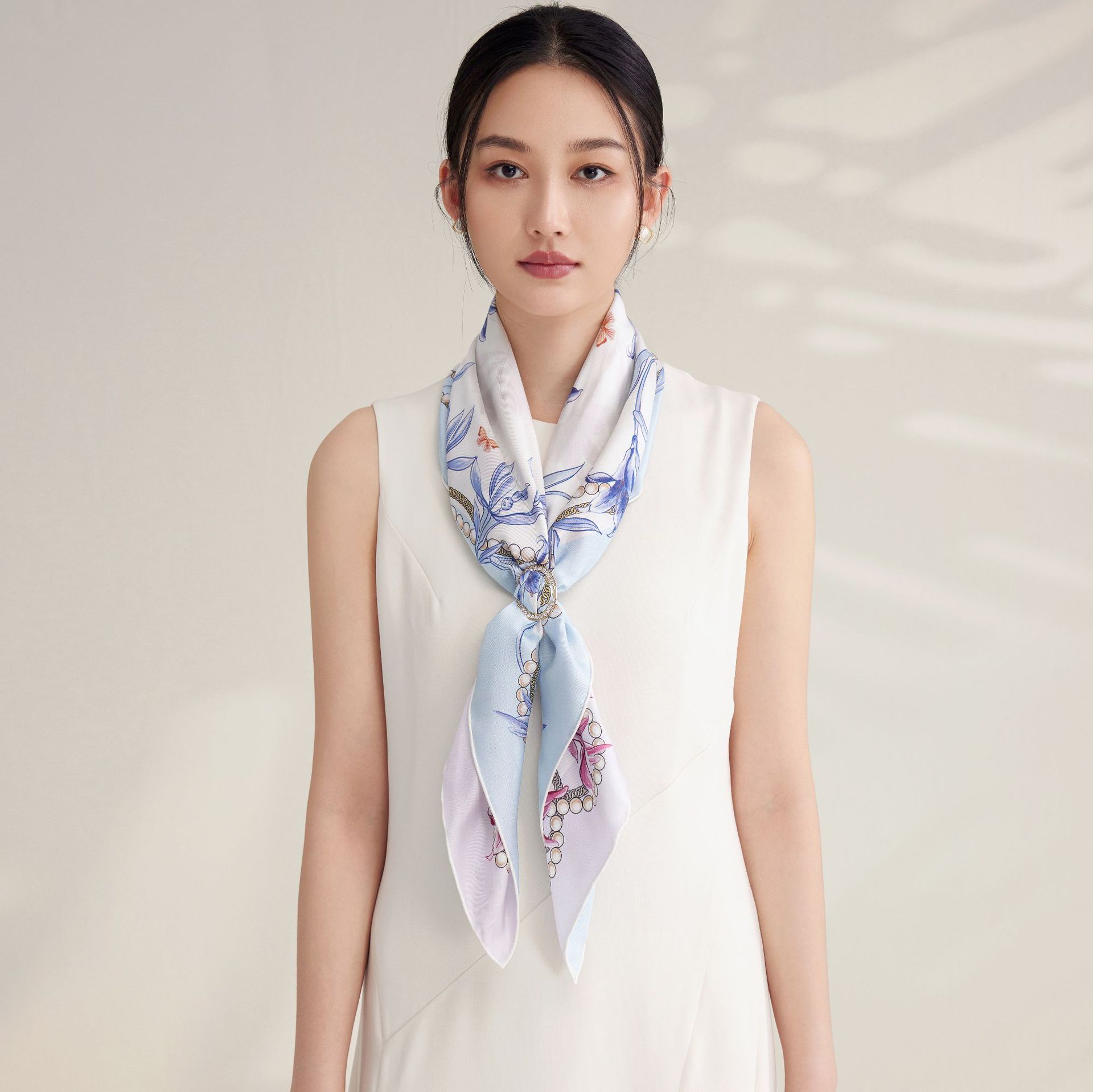 https://fulmo-img-server.com/luxyscarf/53d499d1-a4cf-4c83-a715-f900e5981af6.jpg