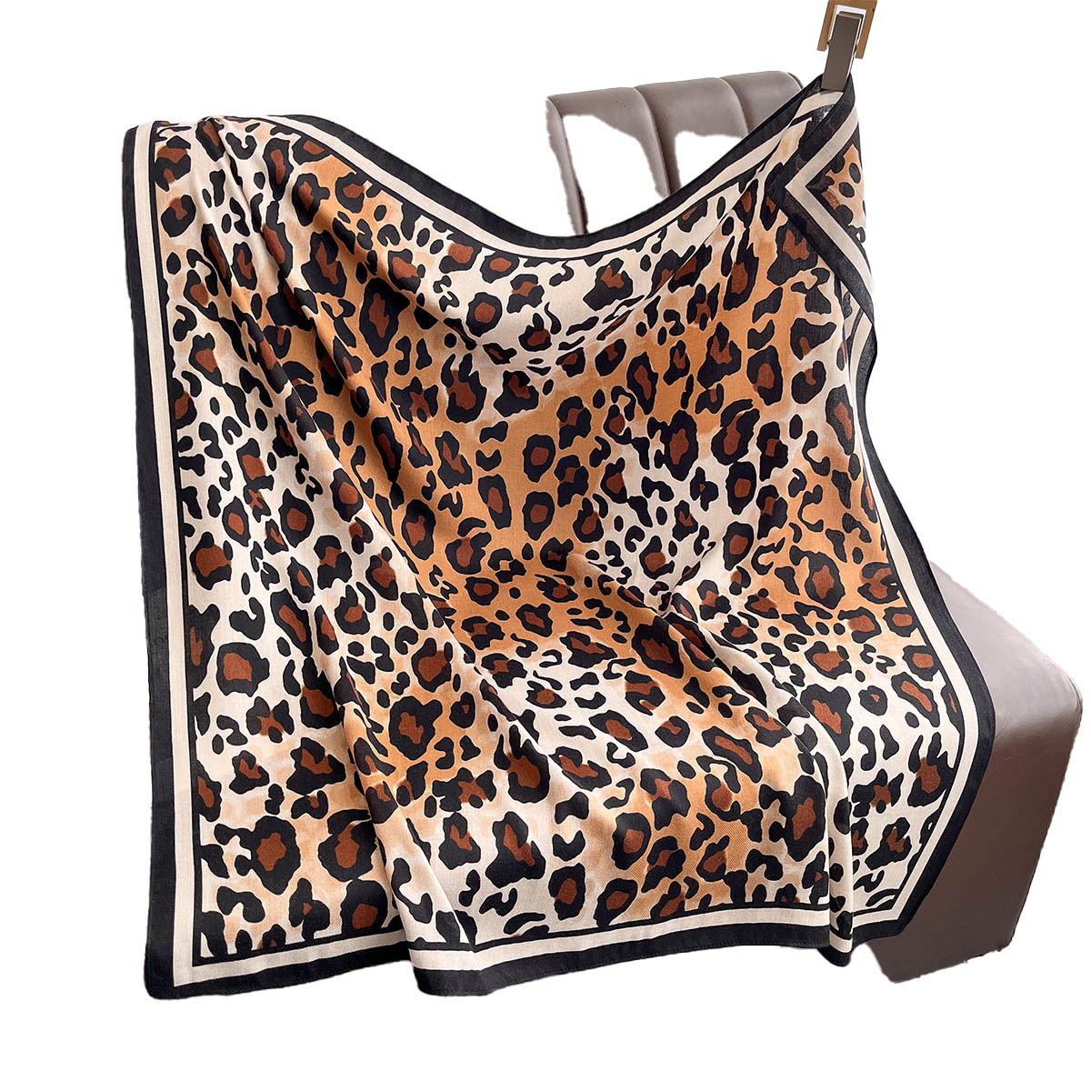 スカーフ レオパード柄スクエアスカーフ 九十センチ角 冷房対策にも