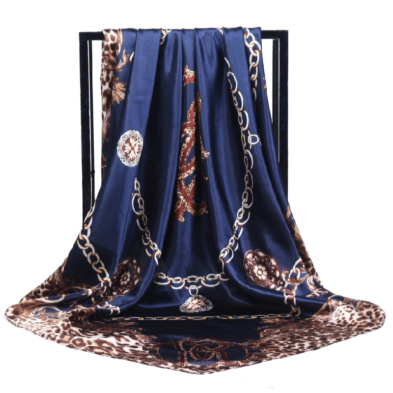 https://fulmo-img-server.com/luxyscarf/644a8c36-6b40-4e51-af2f-6ac92a88a4fb.jpg