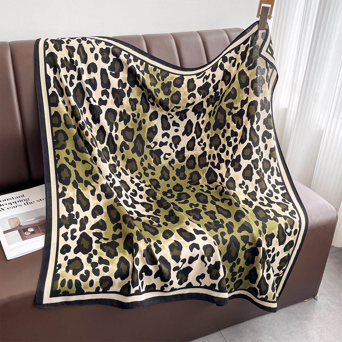 スカーフ レオパード柄スクエアスカーフ 九十センチ角 冷房対策にも