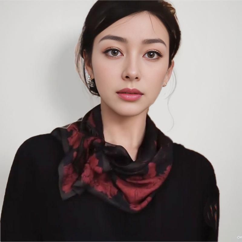 優雅な花模様シルクスカーフ