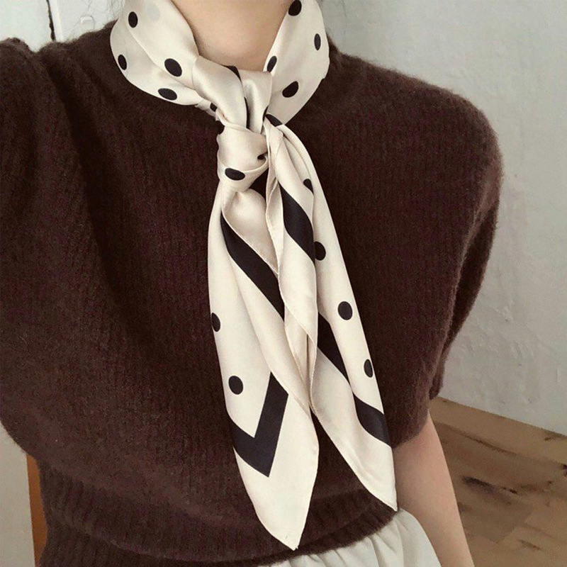 https://fulmo-img-server.com/luxyscarf/743ece93-7176-49d5-bf2b-19d2a6c78593.jpg