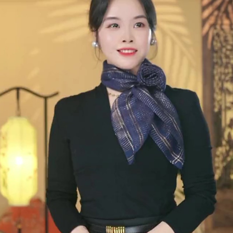 スカーフ 上品格子柄シルク風スカーフ